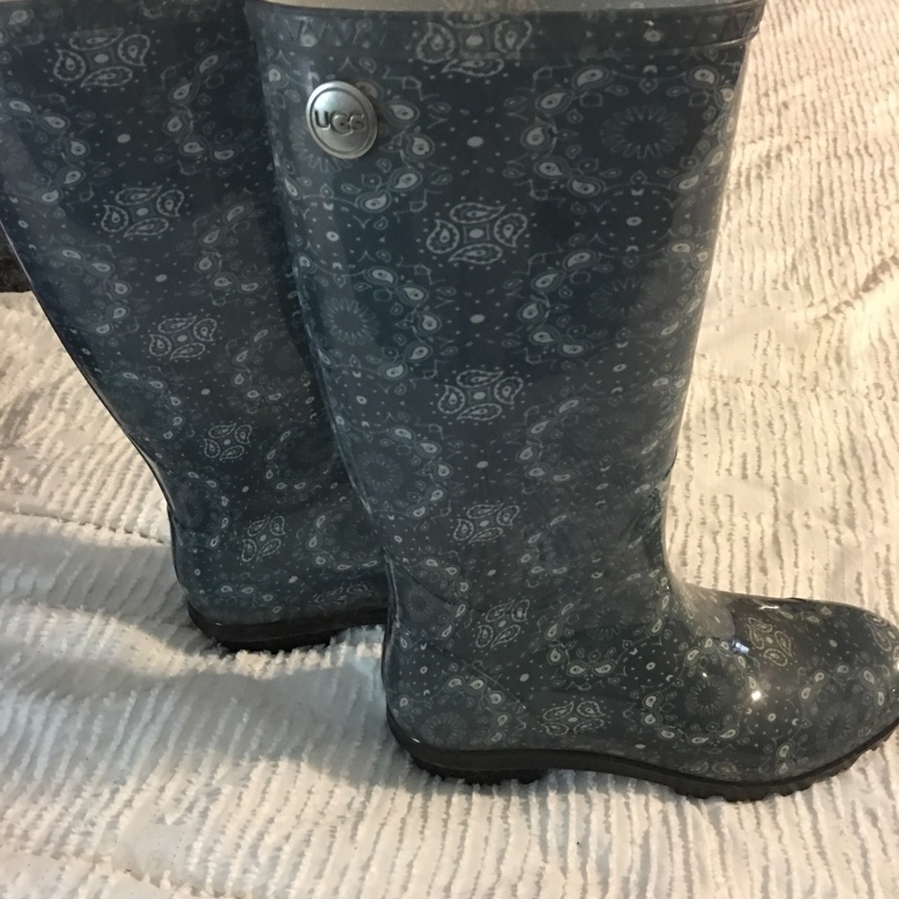 Rain boots